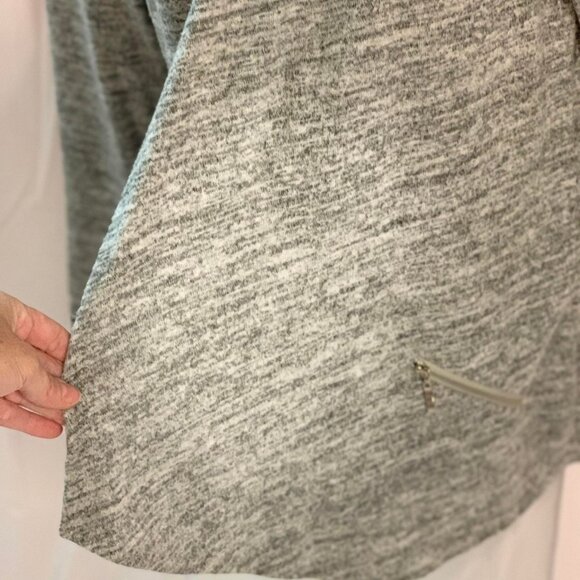 Women's Light Grey Long-Sleeved Sweater with an Open Front and Pockets - Picture 3 of 6